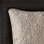 Le grand couvre-lit réversible kaki augmente le charme du rembourrage en coton prélavé de la chambre à coucher pour un sommeil réparateur avec deux taies décoratives offrant un choix confortable.