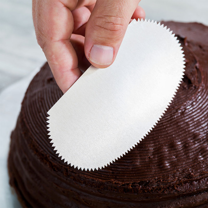 Grattoir à gâteaux de 4,8 po x 2,5 po, 1 lisse à gâteau à 2 motifs, bords droits, lisseur de glaçage en métal, trou de suspension, pour décorer ou sculpter des desserts