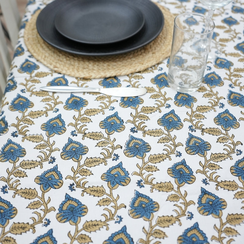 Housse de table Blue Blossom - Élégance sans effort pour chaque décor, Madhubala, gris, L 72 po x L 140 po