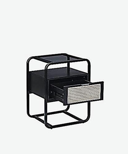 Charmante table d'appoint en métal et en verre avec insert en rotin pour des espaces élégants