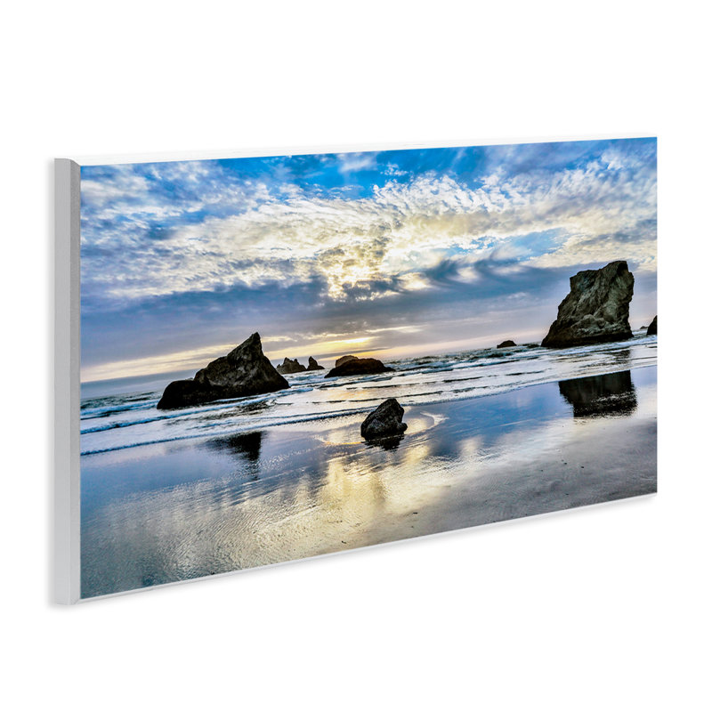 «Rocks Protrusion on Beach» par Danita Delimont