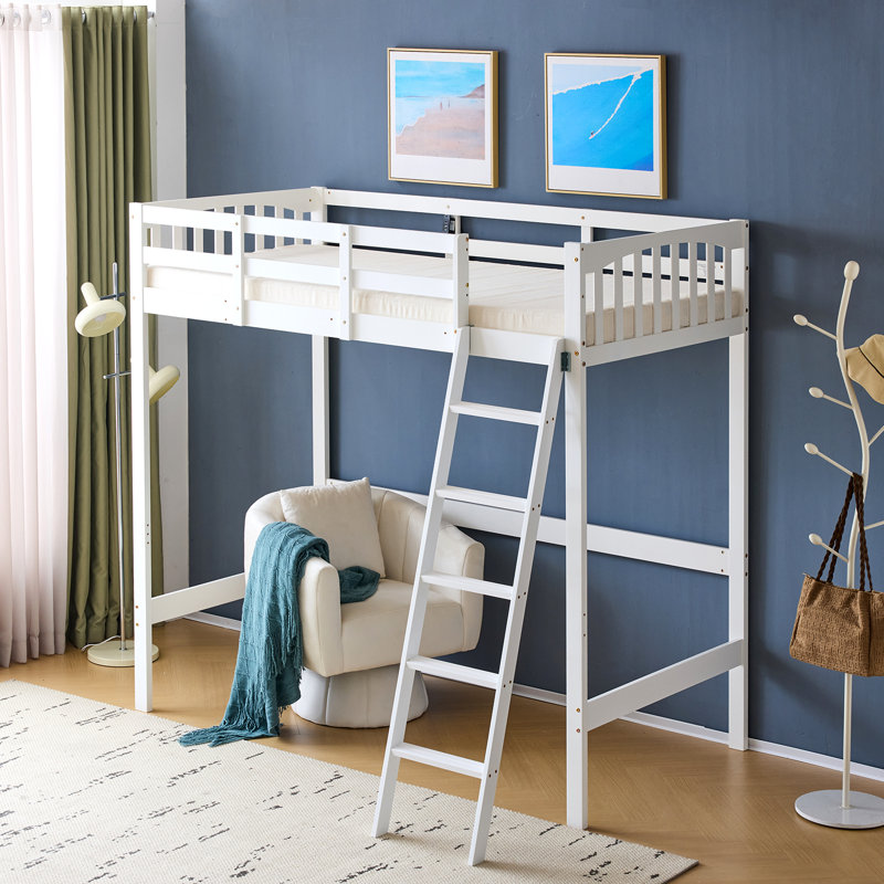 Lit mezzanine en bois massif pleine grandeur avec station de charge USB / DEL avec barreaux plats, garde-corps de 15 pouces de hauteur, support à lattes de bois sans sommier, blanc