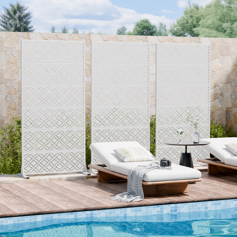 Panneau de clôture d'intimité en métal à rayures horizontales, 72" H x 47" W x 16" D, Blanc