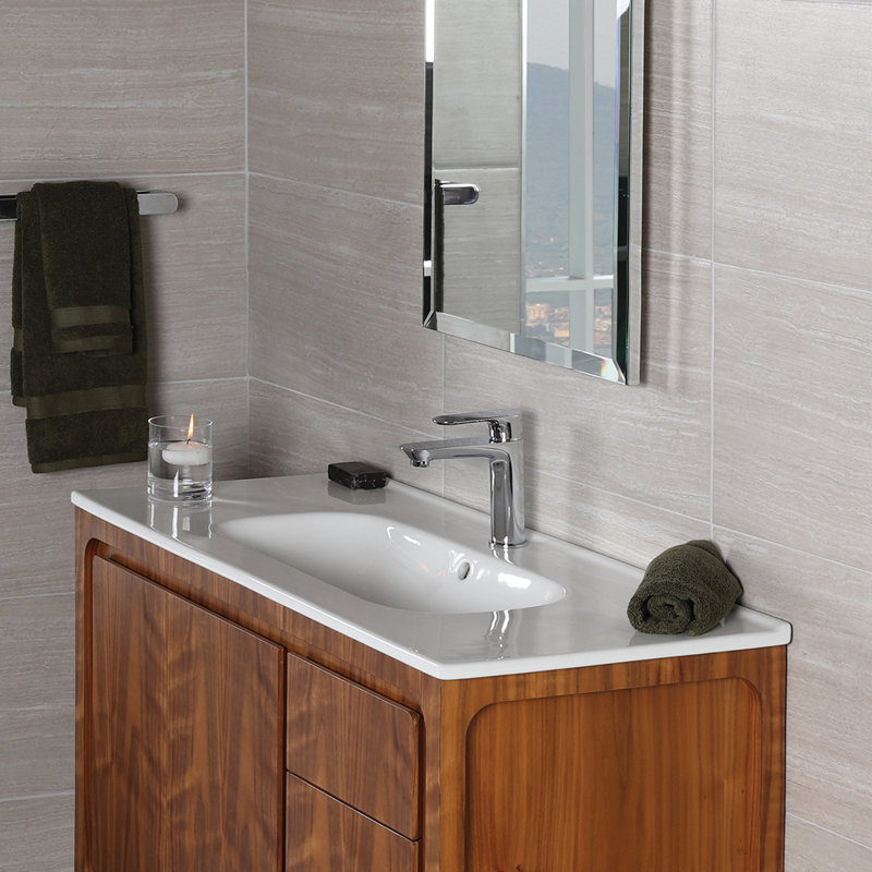 Flou Single Hole Bathroom Faucet with Drain Assembly, Polished Chrome