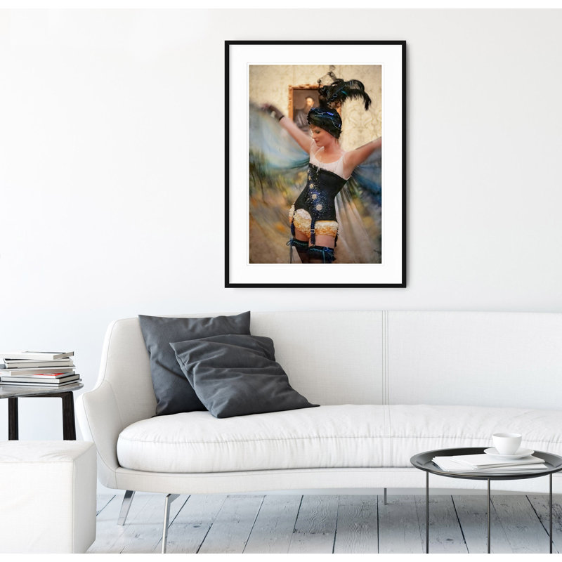 La Coquette - Photographie encadrée sur papier, H 40 po x l 28,5 po, Cadre noir