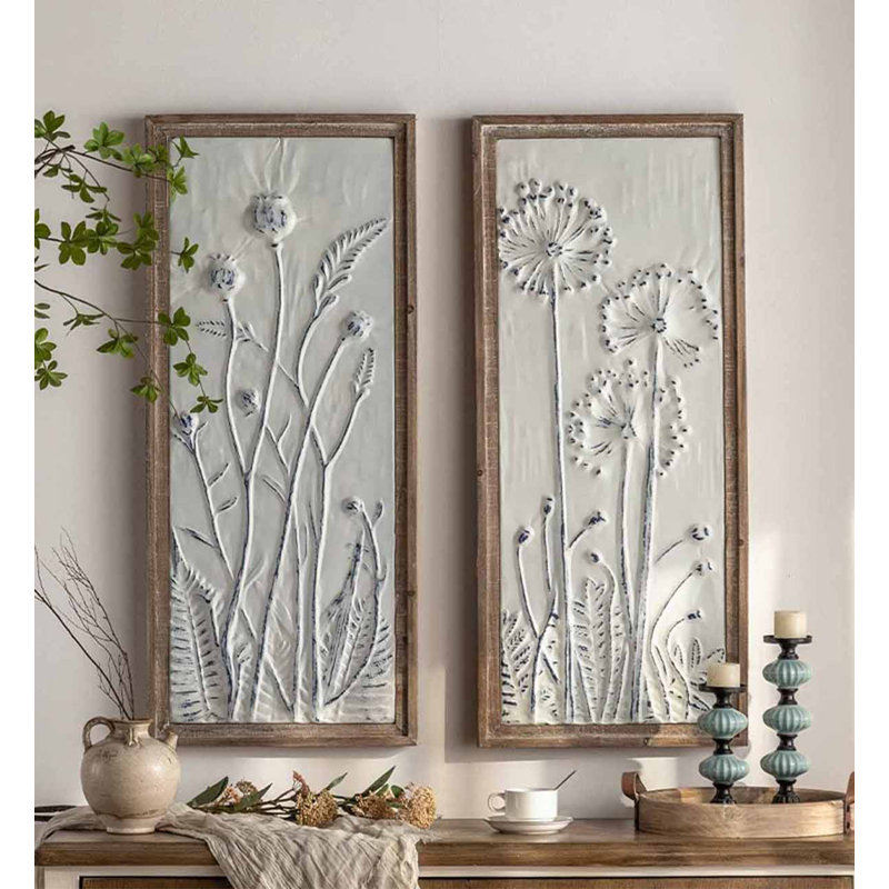 Retro corridor with aged wall decoration combination
