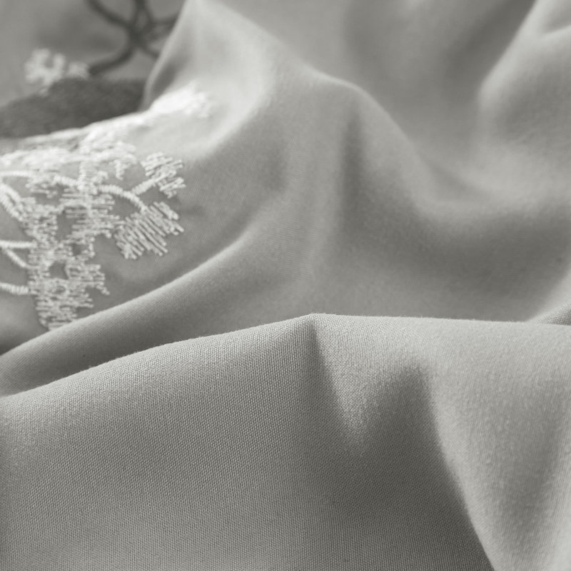 Ensemble d'édredon floral 7 pièces Anissa, Édredon de très grande taille et 6 pièces suppl, Grey