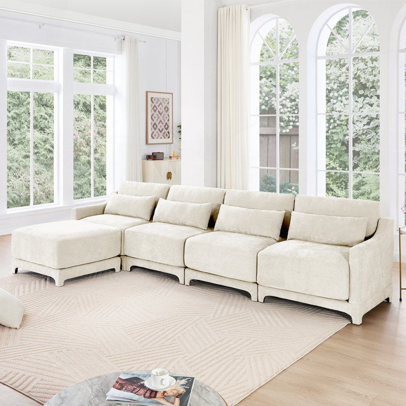 Élégant canapé rembourré en chenille avec design modulaire et repose-pieds assorti pour plus de confort, Chenille beige