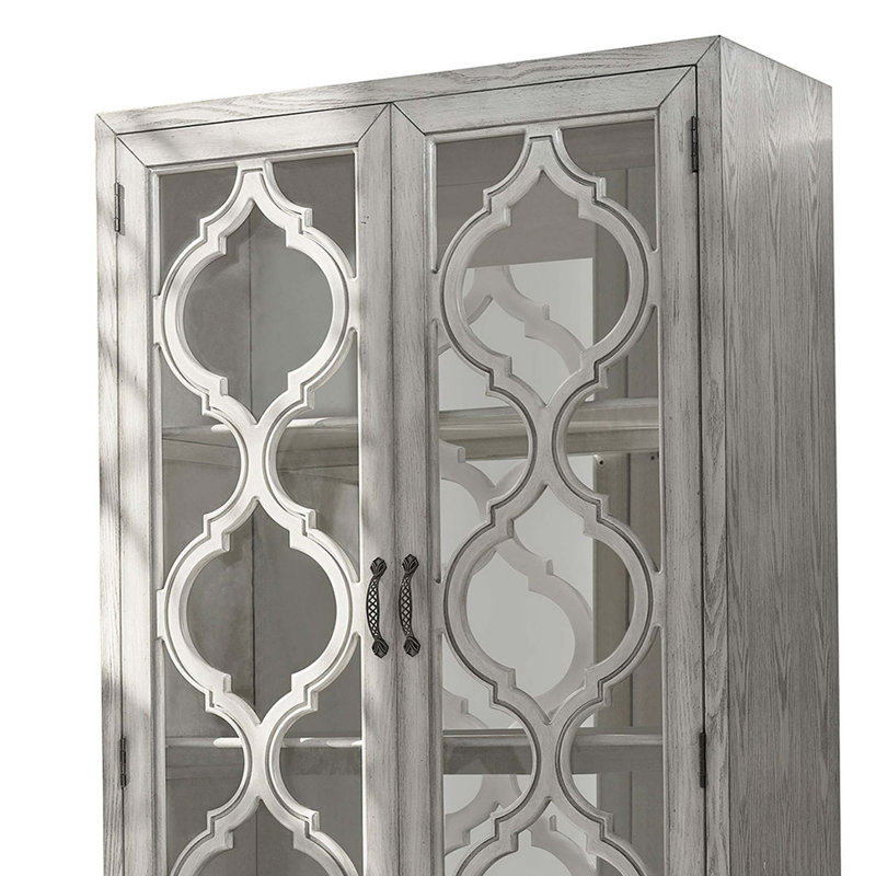 Armoire antique Leslie