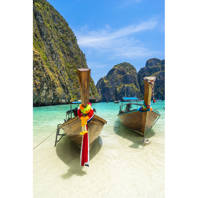 Bateaux stationnant sur la plage de Yupiyan, H 48 po x l 32 po