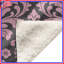 Couvertures roses à motif damassé-130110887