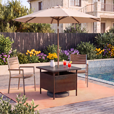 Table d'appoint carrée en osier pour patio avec trou pour parasol