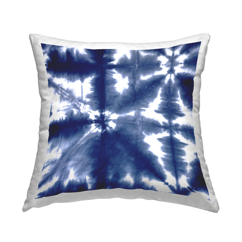Coussin décoratif symétrique bleu à effet de teinture par Ellie Roberts
