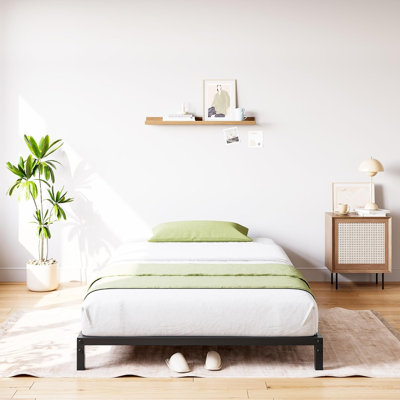 Structure de lit en métal avec joints de matelas, conception de plateforme, rangement sous le lit, robuste, facile à assembler