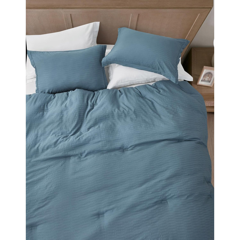 Calvin Polyester Jacquard Comforter, King Comforter + 2 King Shams, Blue