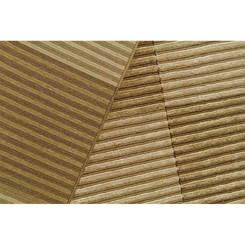 Himalayan Wool Checkered Area Rug in Brown