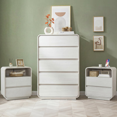 3-Piece Curved Kentlyn With Charging Station