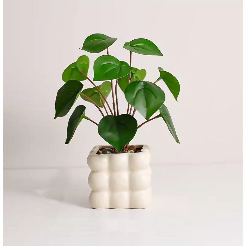 Simulation de petite plante d'intérieur en pot