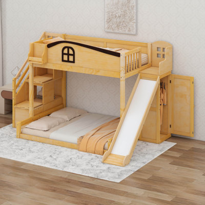 Lit simple superposé au dessus d'un lit double avec glissade et escalier, tablette de rangement et garde-robe