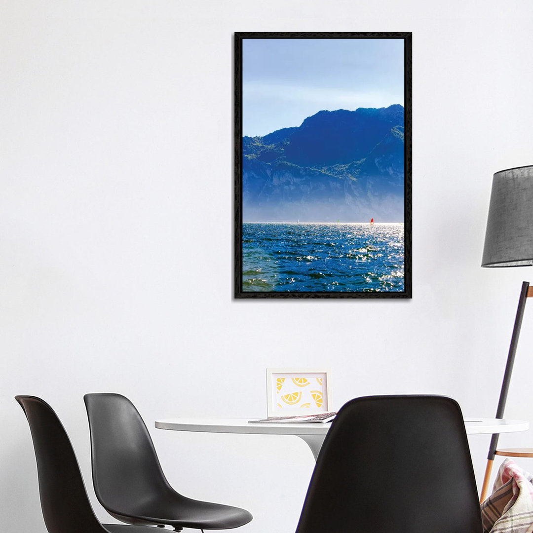 Windsurfen in Riva Del Garda von Susan Richey - Galerie Giclée auf Leinwand