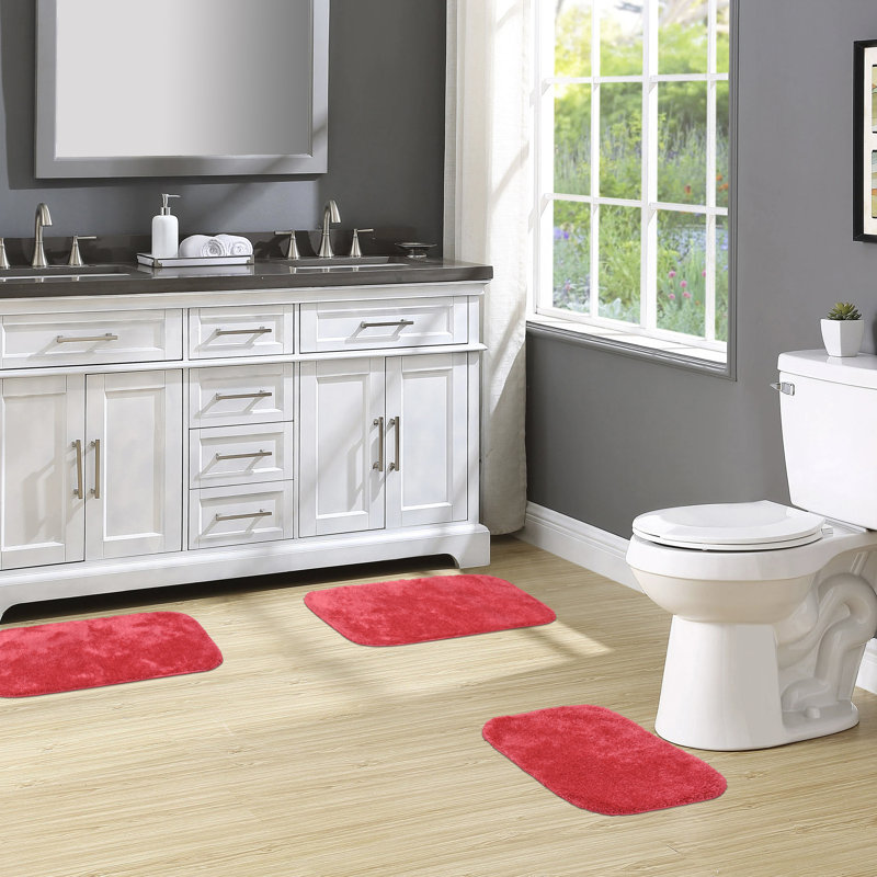 Mccluney Traditional Nylon Bath Rug with Non-Slip Backing, Pink Hibiscus