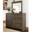 Grand lit tapissier, commode, miroir et table de chevet Dolante
