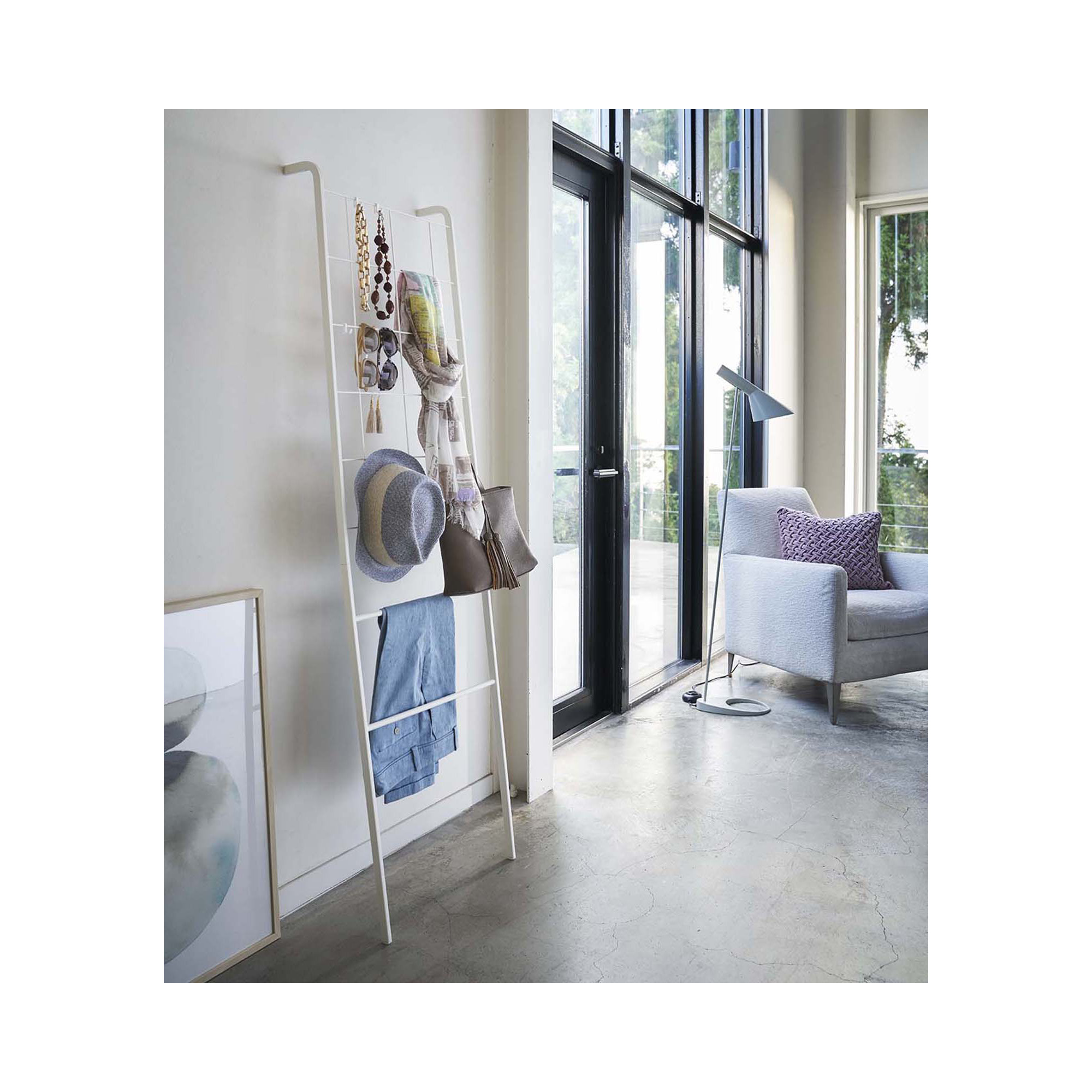 Tower Yamazaki Home Grid-Panel Leaning Ladder, Modern Storage Rack For Bedroom Or Bathroom, Steel, White