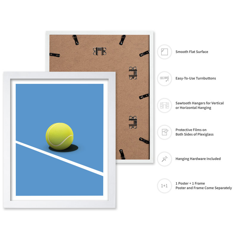 Balle de tennis sur court bleu, 24"H x 32"W, Poster, White Framed