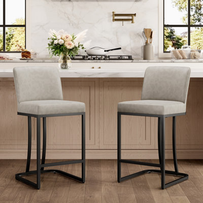 Tabouret de comptoir gris clair 24 po Forsyth avec similicuir rembourré et structure en métal noir