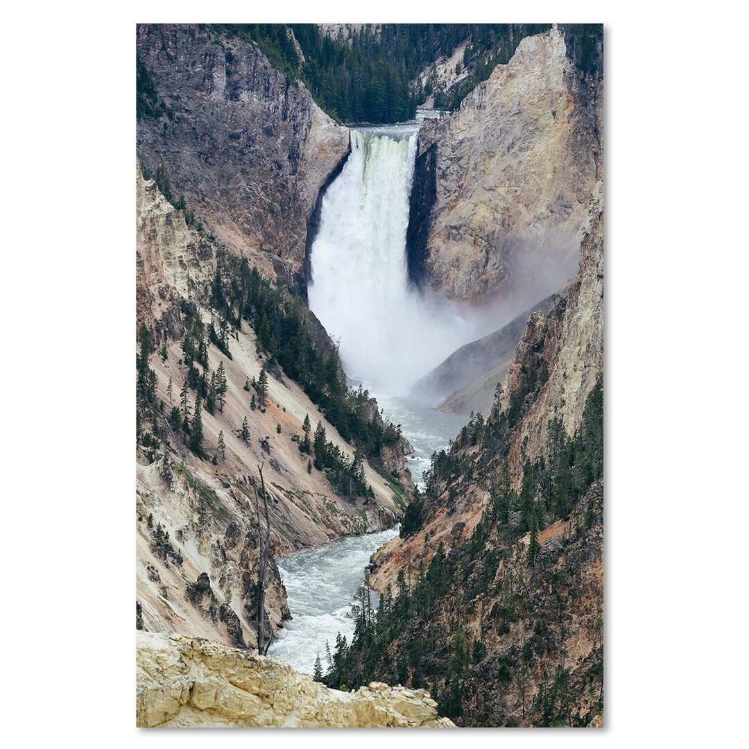 Leinwandbild Großer Wasserfall in den Bergen