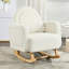 Chaise berçante d'appoint blanc crème, confort à grande échelle, dossier et cou ergonomiques, fauteuil en velours à texture douce avec structure, coussin complémentaire, polyvalence esthétique pour votre maison