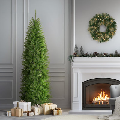 Sapin de Noël artificiel Kingswood Fir de 2,13 m (7 pi), non illuminé, avec branches fines et denses, feuillage vert réaliste et support en métal. Parfait pour la décoration intérieure de la maison, du bureau et des fêtes.