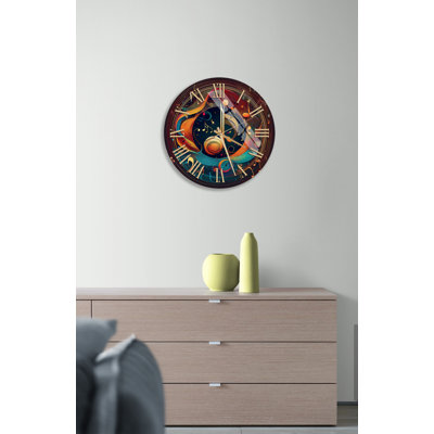Horloge murale abstraite et fluide dans des tons chauds