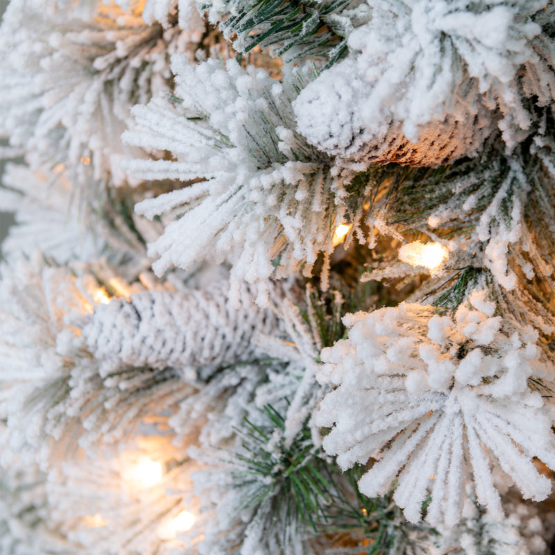 Arbre de Noël artificiel enneigé avec lumières DEL changeant de couleur, H 10 pi