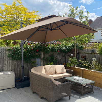 Parasol carré 120 "avec base à roulettes incluse, taupe