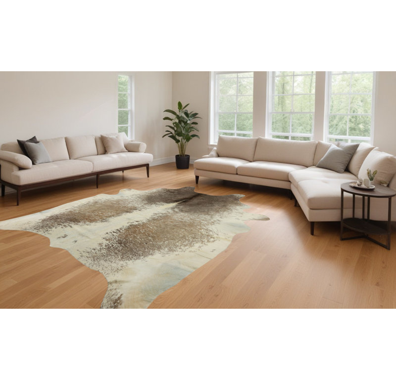 Tapis brun et blanc en peau de vache 6 pi x 7 pi