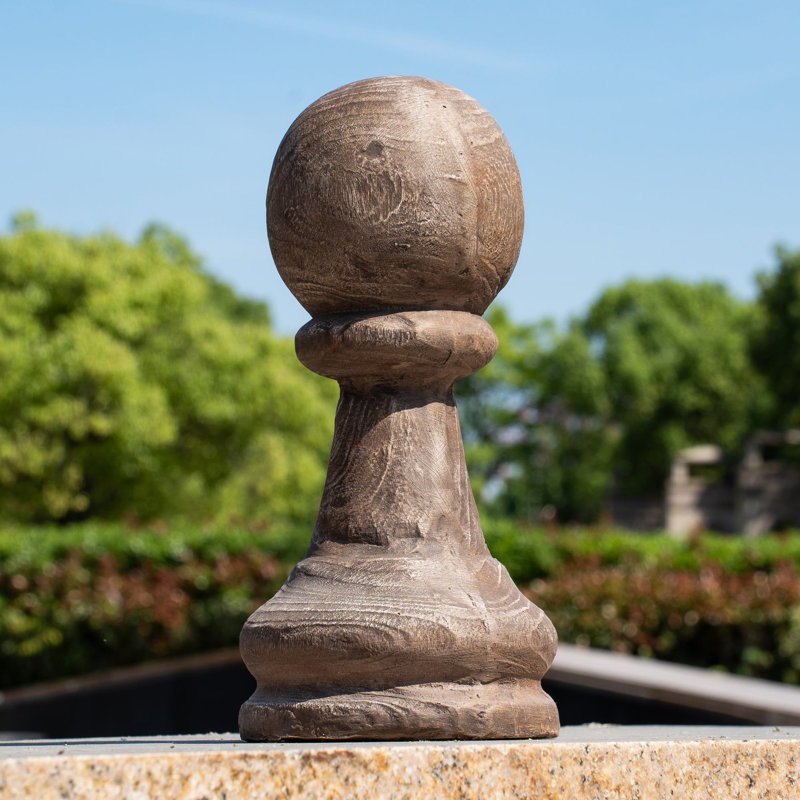 Figurines et sculptures abstraites vieillies