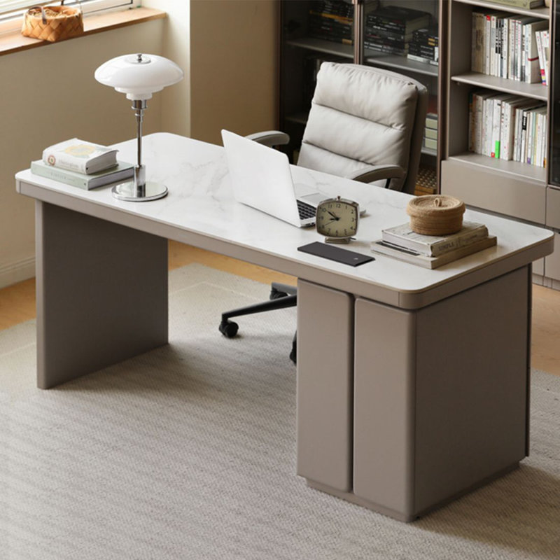 Bureau de direction gris rectangulaire en pierre frittée avec tiroirs, H 29,92 po x l 55,12 po x P 27,56 po