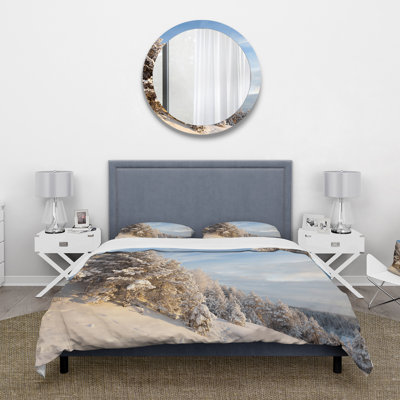Blue Sky Over Winter Landscape I - Ensemble de housse de couette Cabin & Lodge - Microfibre de polyester
