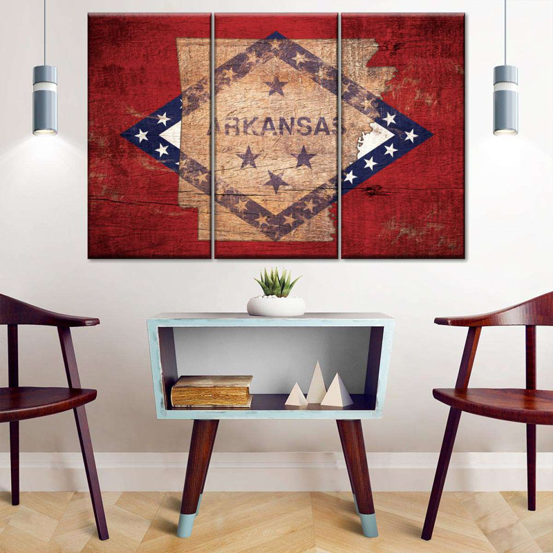 «State Map Over Arkansas Flag» sur toile, reproduction de 3 pièces, H 38 po x l 24 po x P 1,25 po