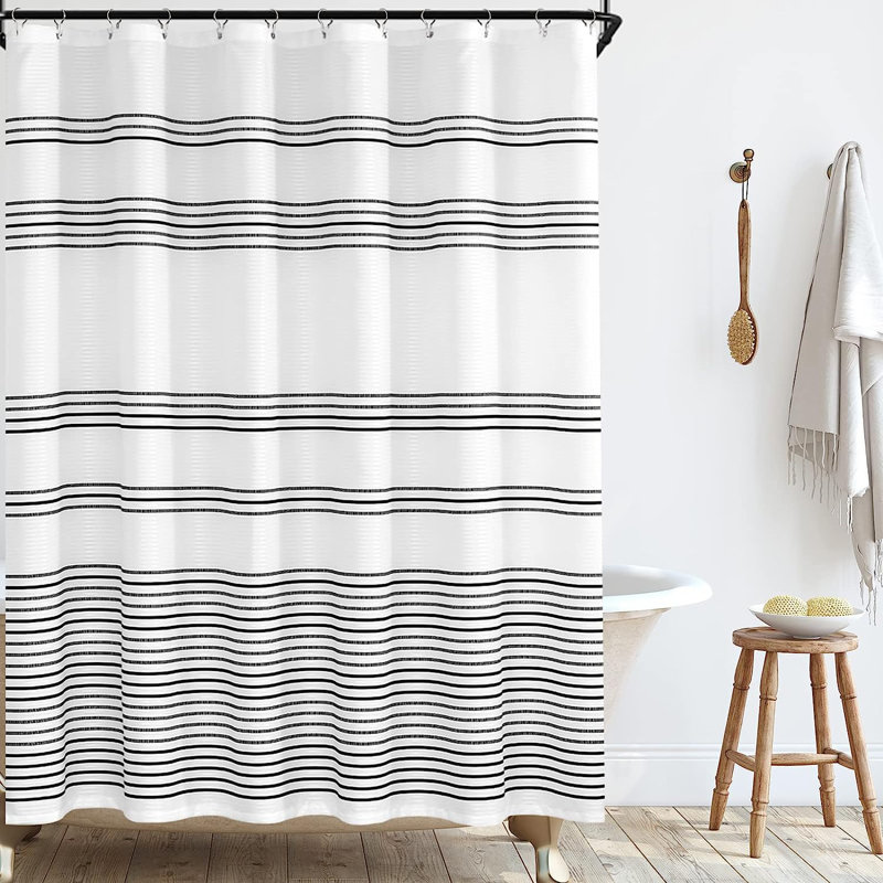 Rideau de douche à rayures Drapeau avec crochets inclus, Noir / blanc