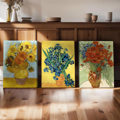 Ensemble de 3 affiches encadrées, reproductions de tableaux de Van Gogh représentant des tournesols, des iris et des coquelicots. Parfait pour décorer un salon, une chambre ou toute autre pièce. Prêt à accrocher.