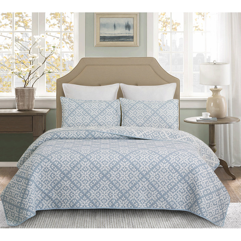 Leaves Jacquard Reversible Quilt Set, Queen Coverlet + 2 Shams, Blue