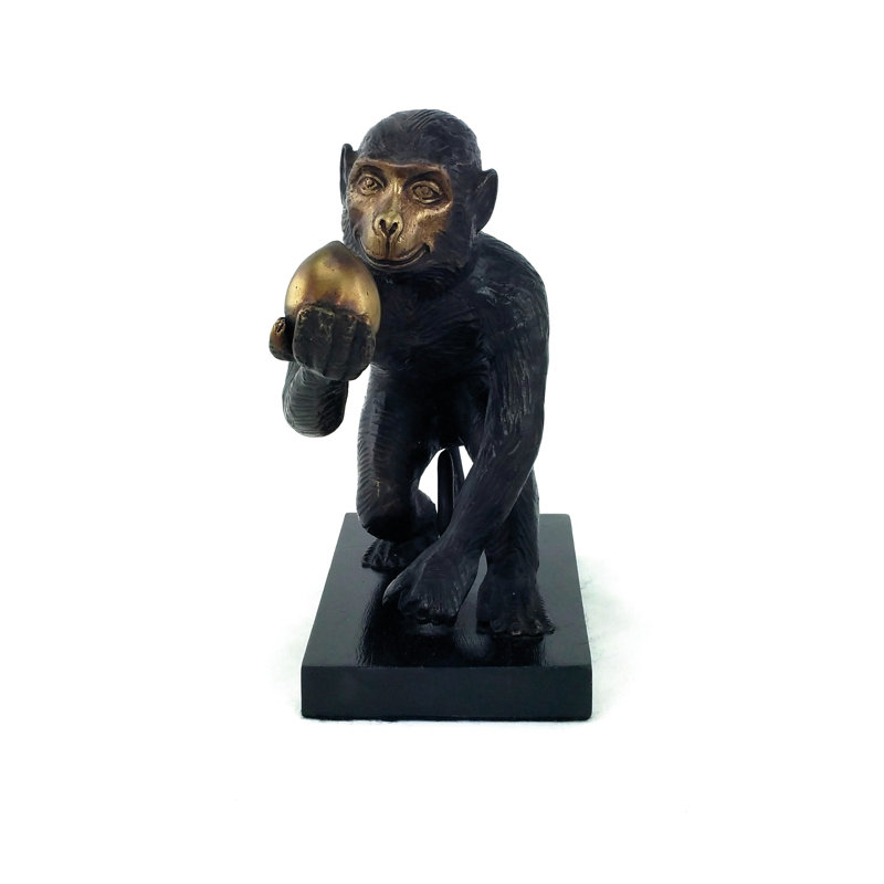 Figurine Pétersbourg tenant une pêche de longévité