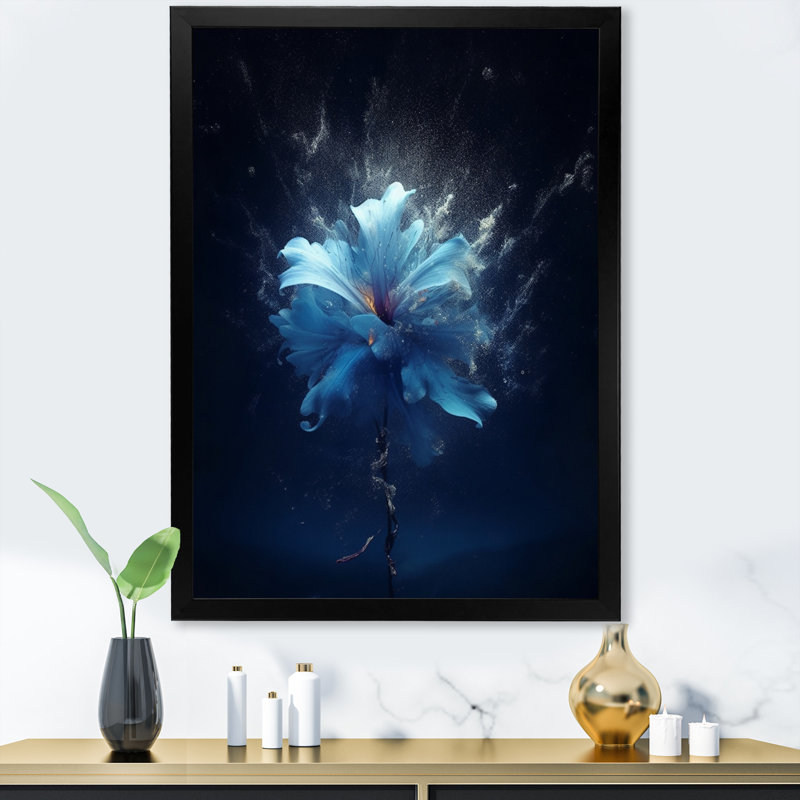Amaryllis, fleur bleue abstraite sur toile, H 40 po x l 30 po x P 1,5 po, Cadre simple noir