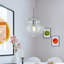 Luminaire suspendu en forme d'école simple à 1 lumière de 11 po avec détails en fer forgé. Caractéristiques Abat-jour en verre transparent.