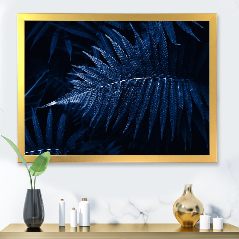 Feuilles tropicales en bleu classique - photographie sur toile, Cadre doré à coins fermés, H 16 po x l 32 po