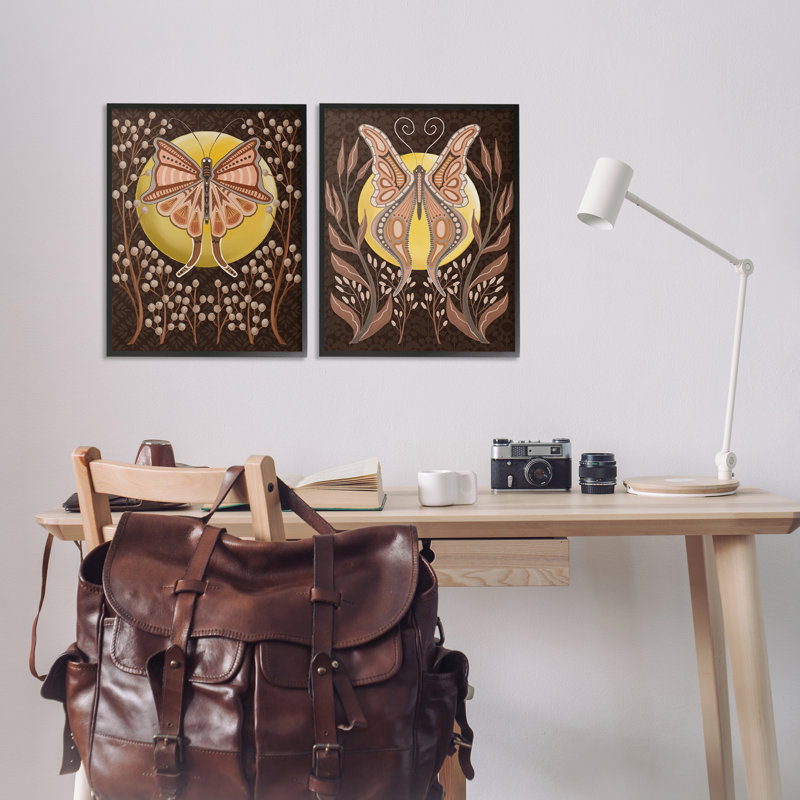  «Moth & Moons in Nature», ensemble de 2 estampes numériques par Regina Moore, H 20 po x l 16 po, Giclée encadrée noir minuit