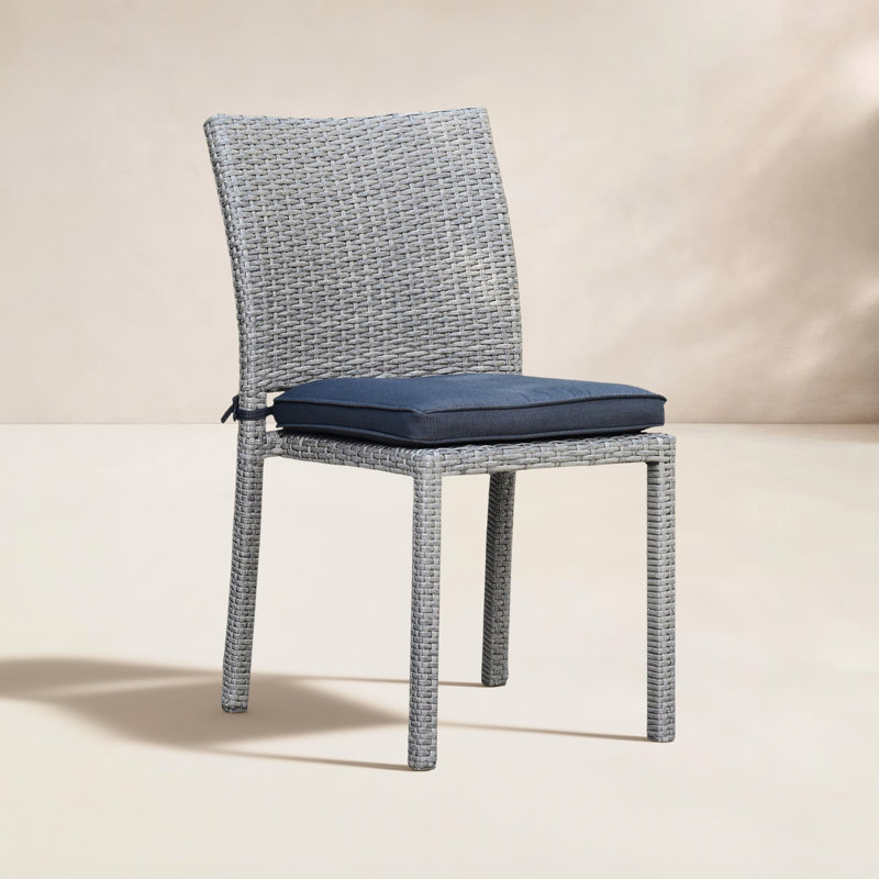 Chaise d'appoint de patio en osier Alyisa, Mauve, gris