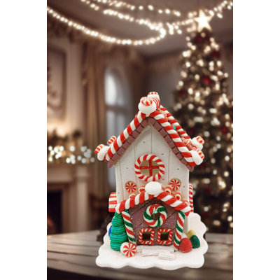 Maison de Noël en pain d'épices.  Décoration festive F07-N2-20-HA020C